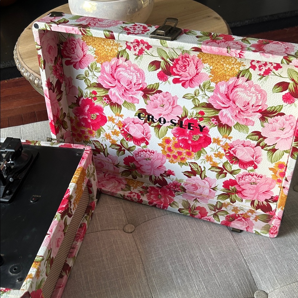 Limited Edition Crosley Radio Keepsake Portable Turntable - Pink Floral - Picture 3 of 10